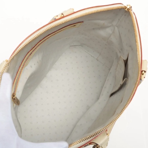 Louis Vuitton Suhali Lockit MM - Ivory With Gold hardware M91874 - Picture 7 of 13